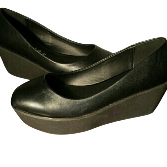 Mudd Shoes - Black Platform Wedges - NWT